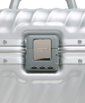 19 Degree Aluminium Train Case