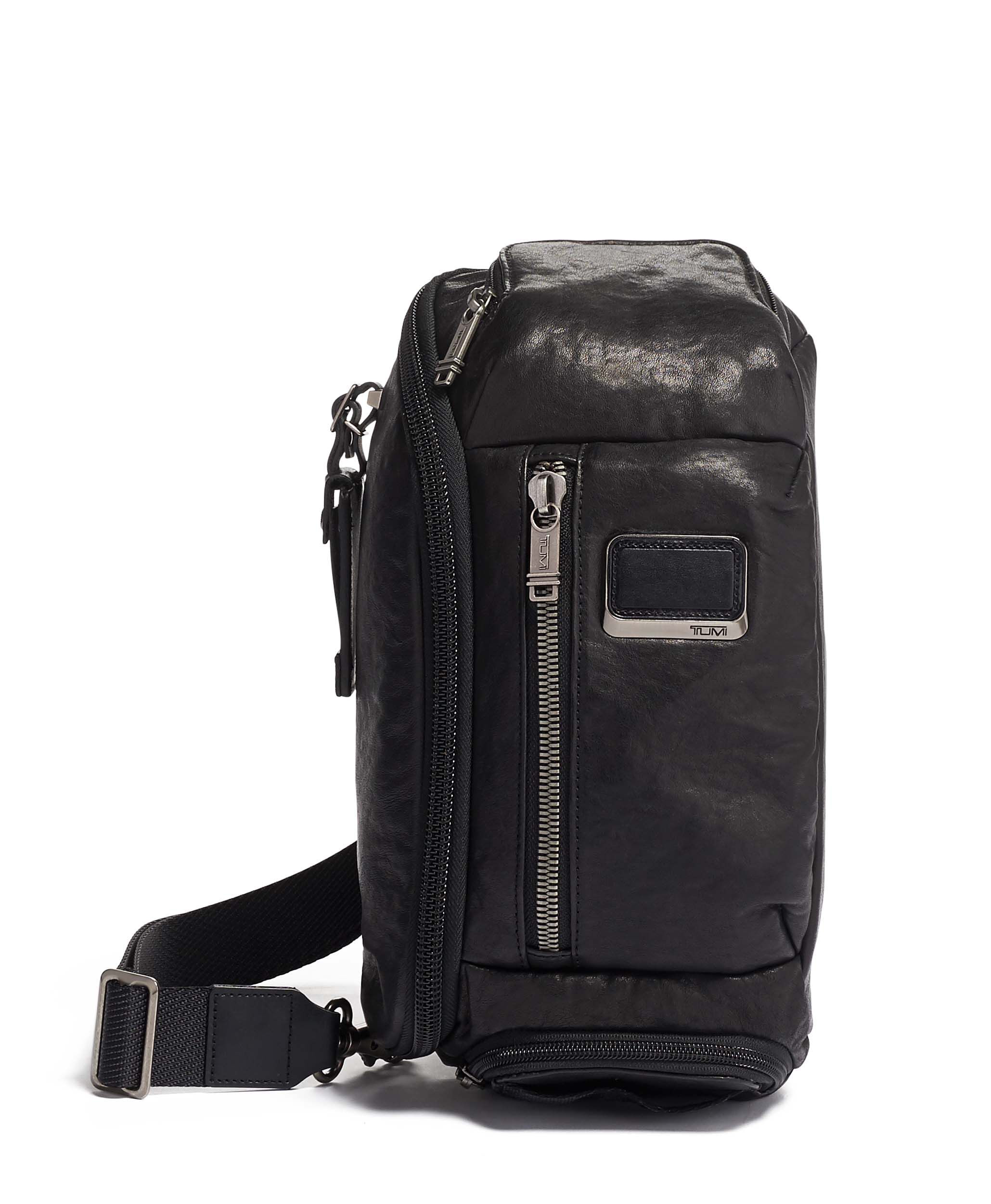 tumi kelley sling